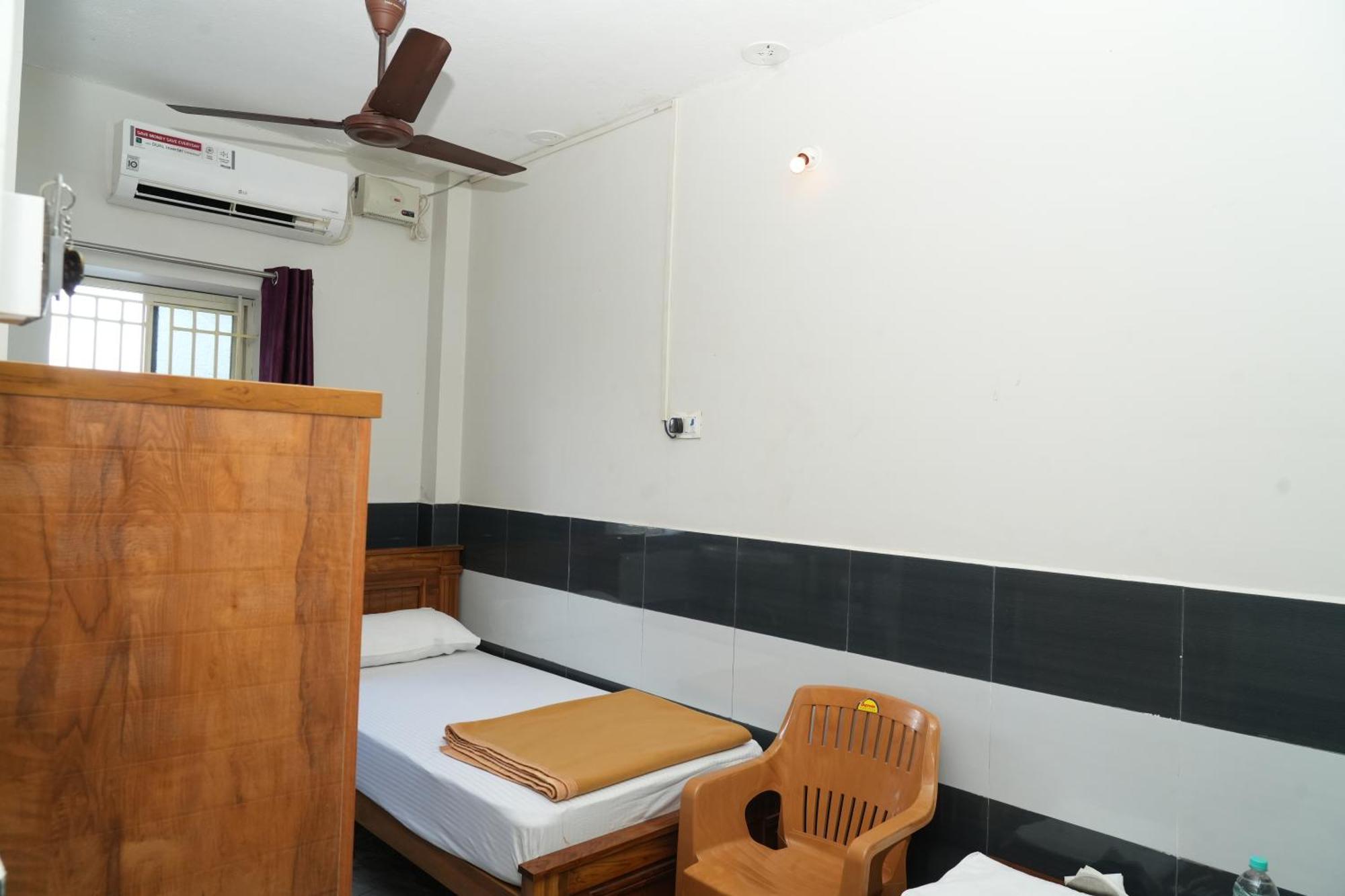 ホテル Rajali Residency Kulithalai エクステリア 写真